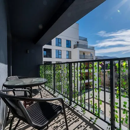 Luxury Apt - Scenic Nature Views Apartman Brassó
